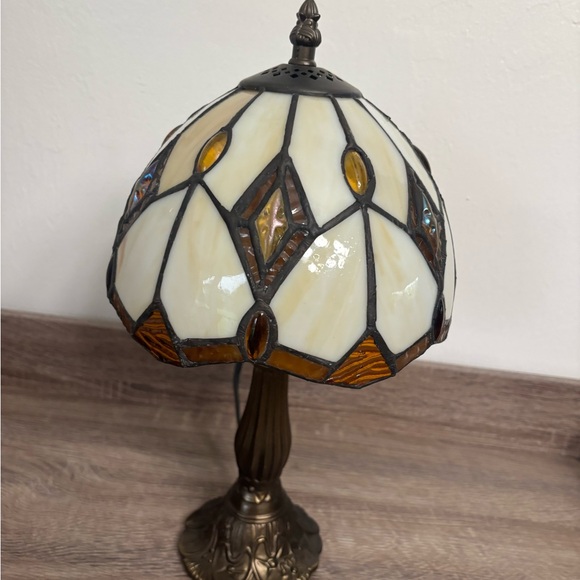 Tiffany style stained glass lamp - Picture 7 of 14